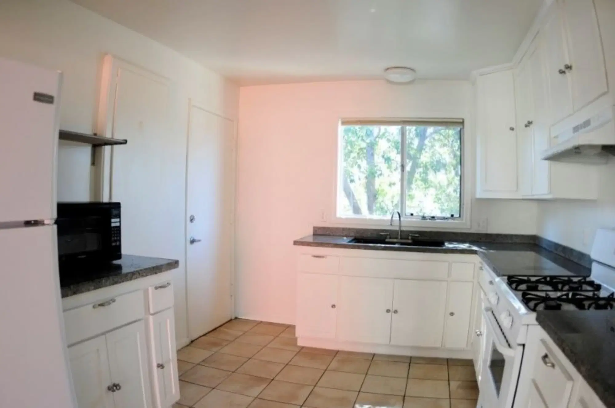 1204 W 24th St, Los Angeles – Kitchen