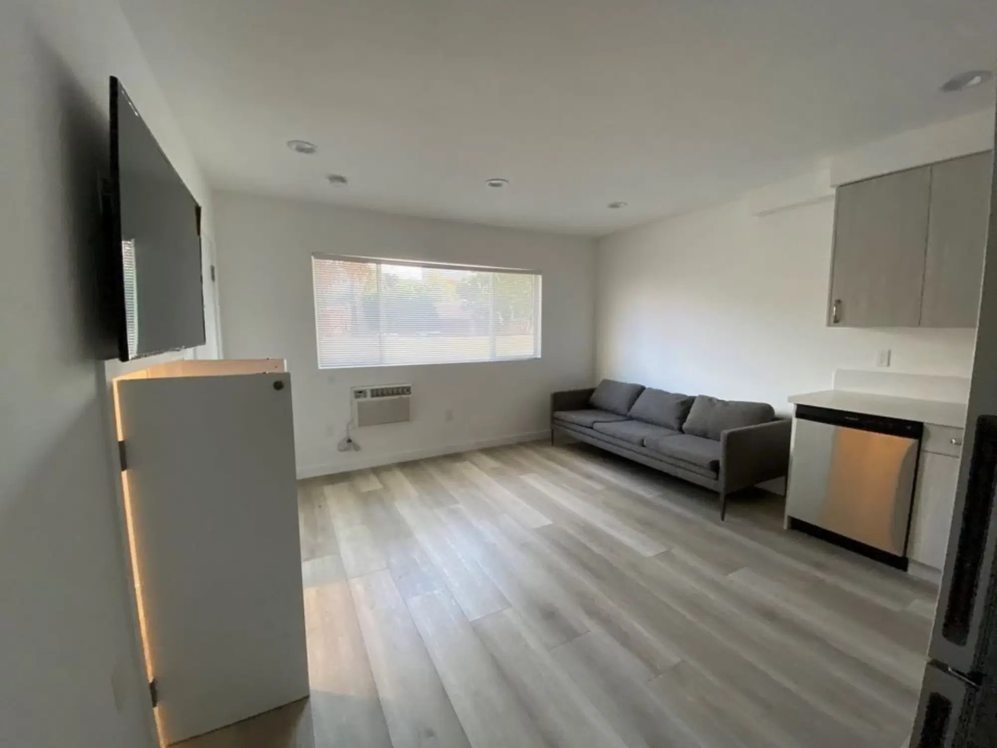 1126 W 36th Pl, Los Angeles – Common Area