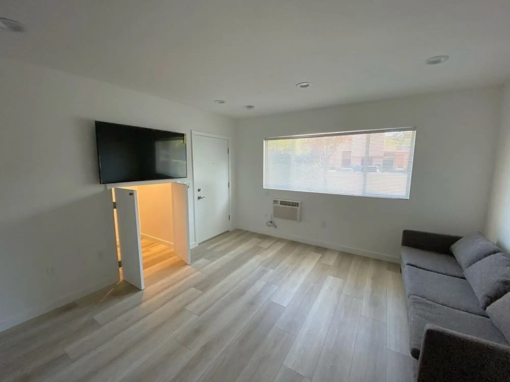 1126 W 36th Pl, Los Angeles – Common Area