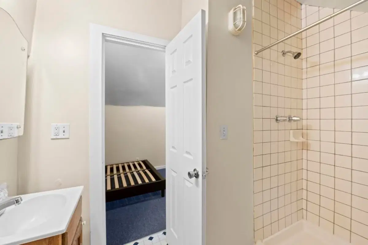 1223 W 23rd St, Los Angeles – Bathroom