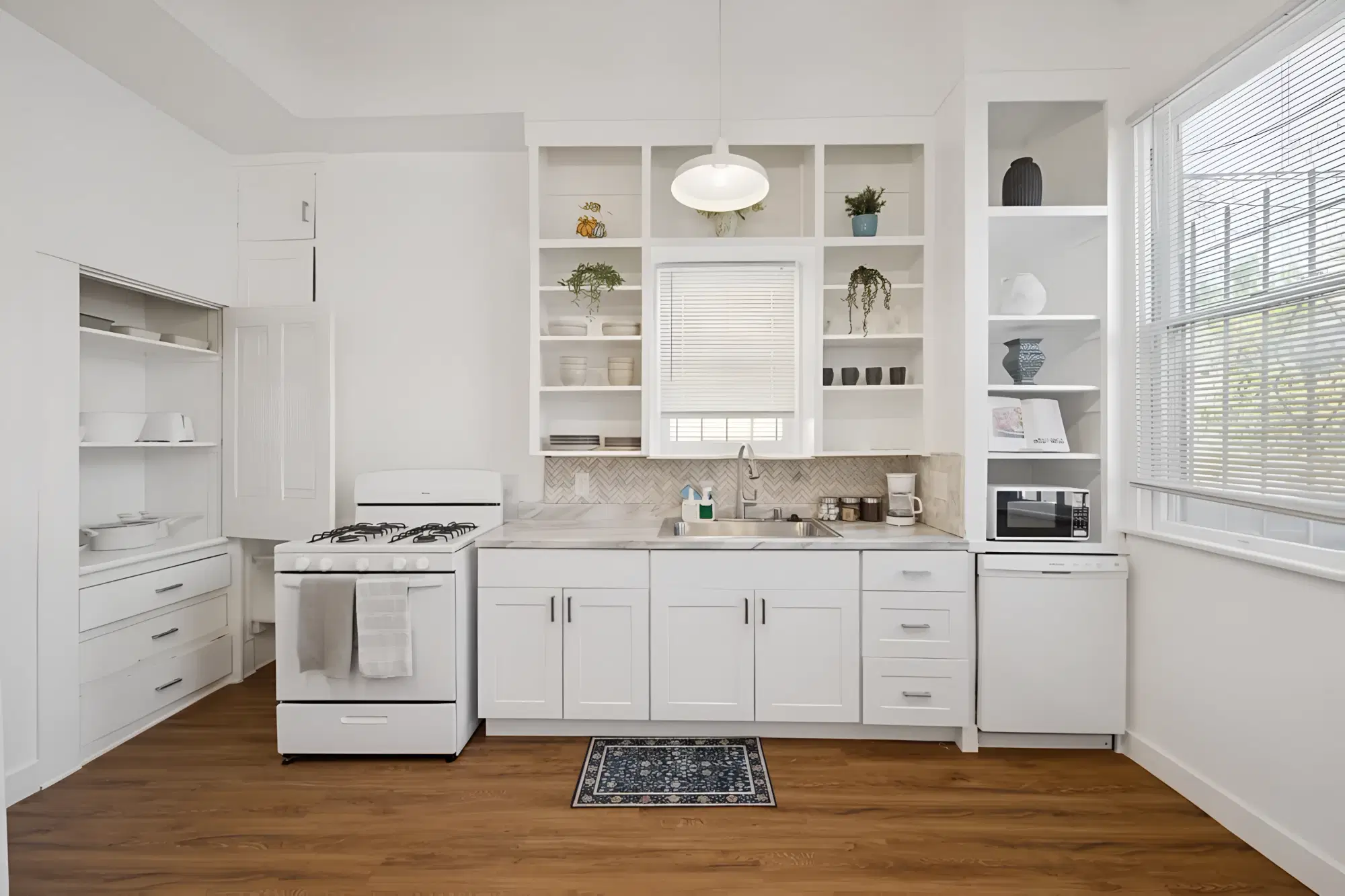1223 W 23rd St, Los Angeles – 7 Bedroom 3.5 Bathroom Apartment