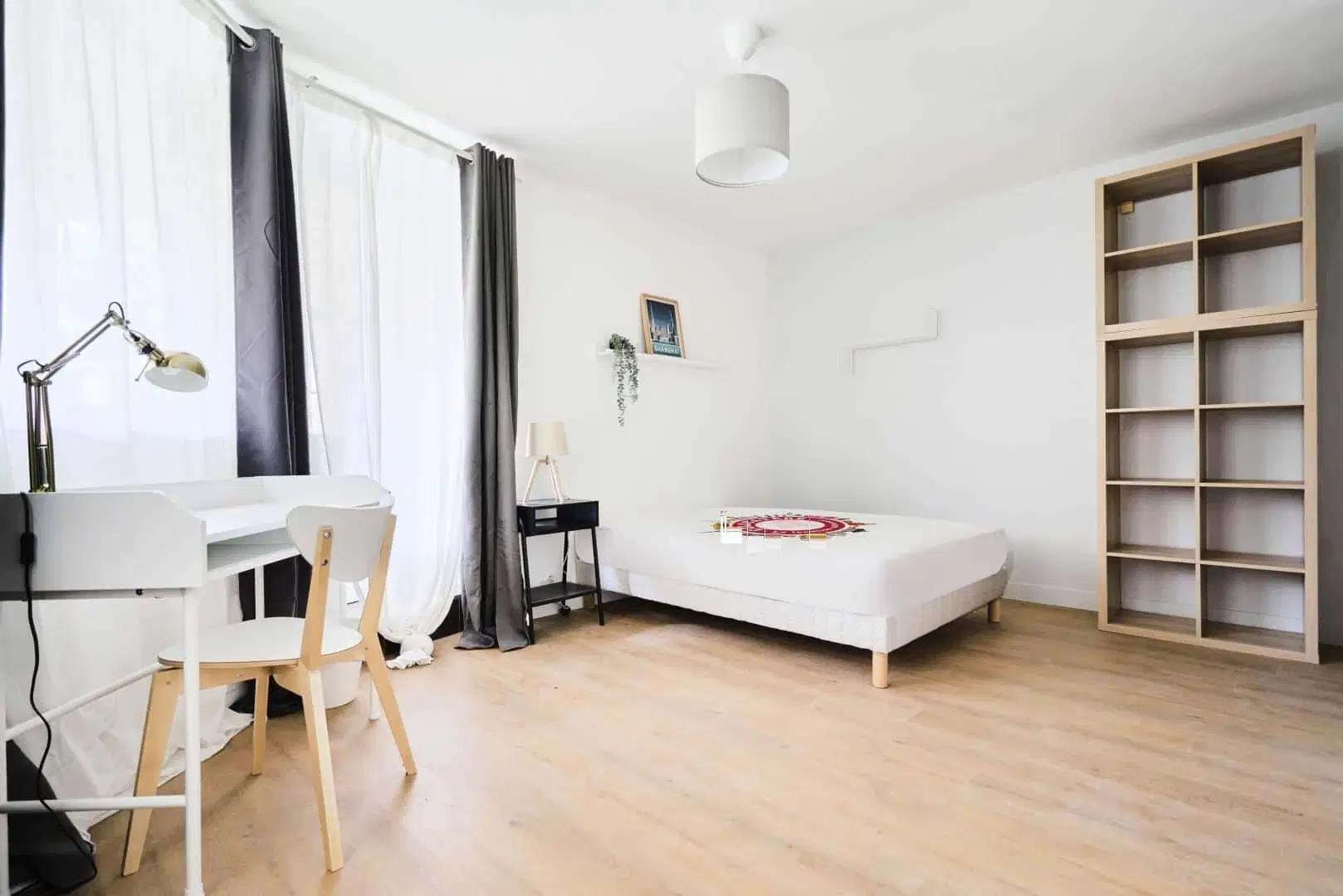 Rue d'Estienne d'Orves, Paris – Room 2