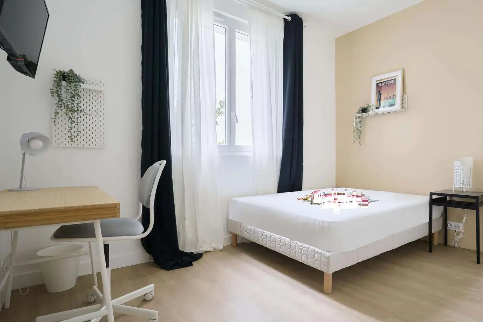 Rue d'Estienne d'Orves, Paris – Room 4