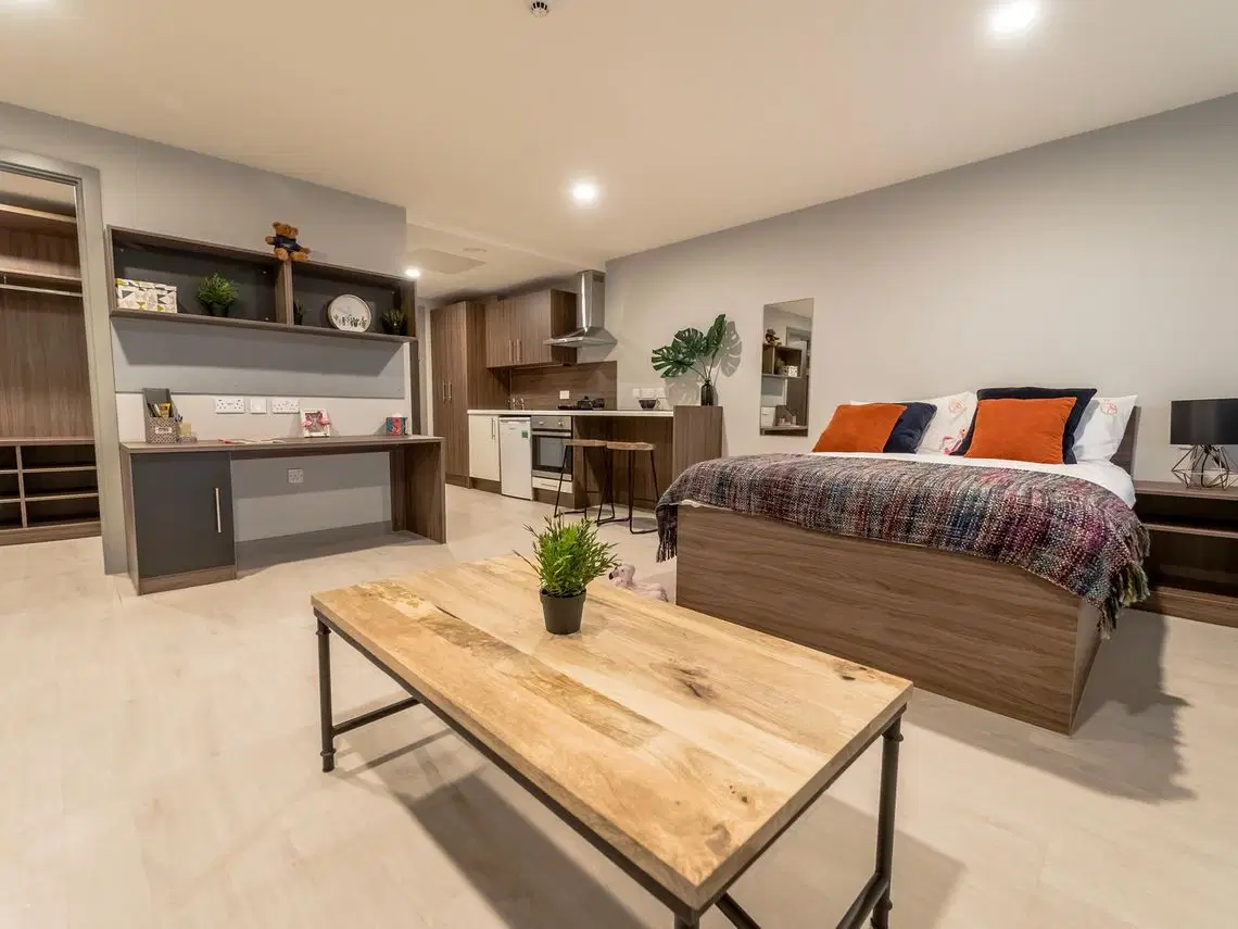 Scotway House, Glasgow – Penthouse Studio