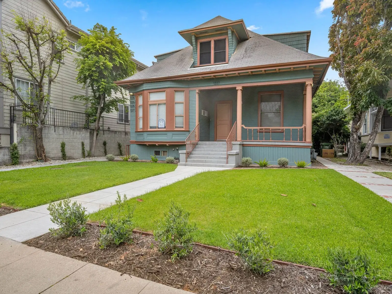 1227 W 30th St, Los Angeles – Exterior