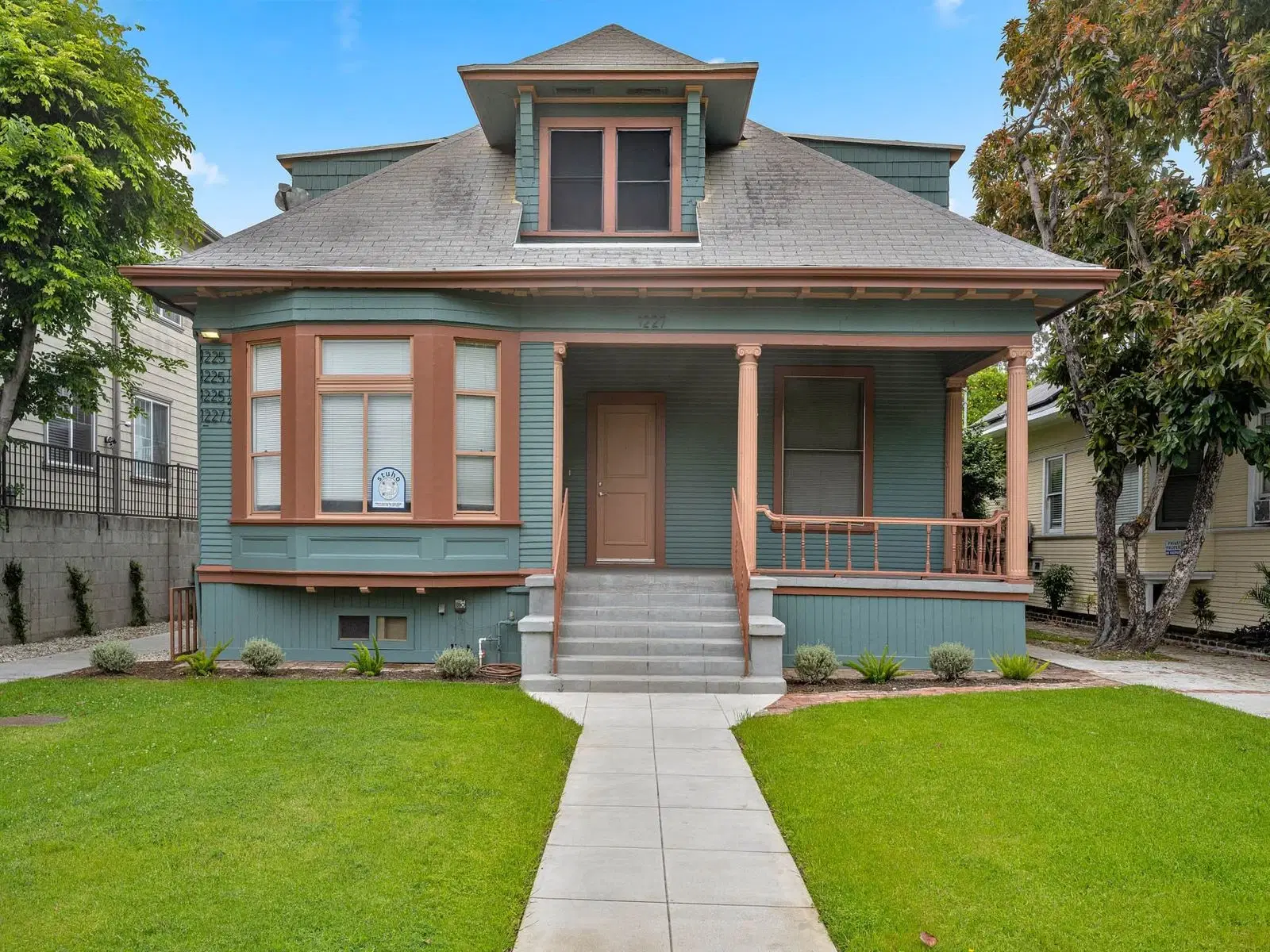 1227 W 30th St, Los Angeles – Exterior