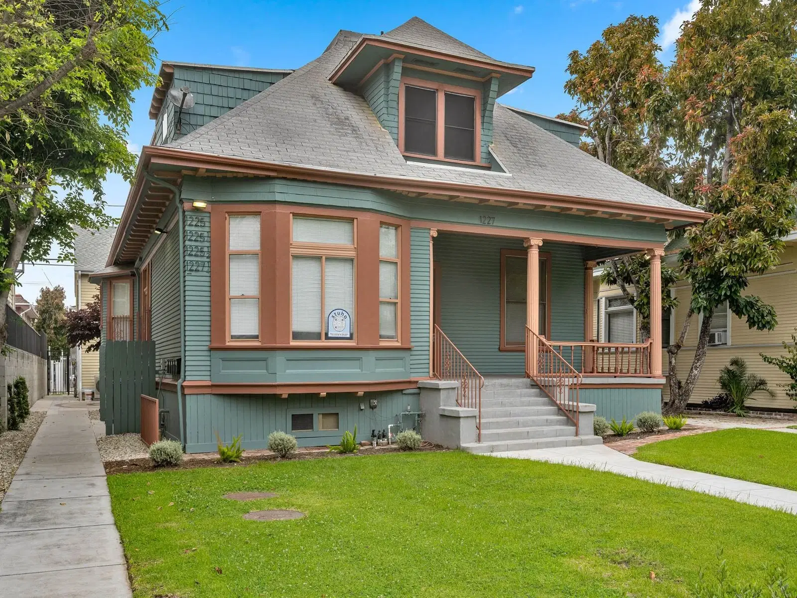 1227 W 30th St, Los Angeles – Exterior