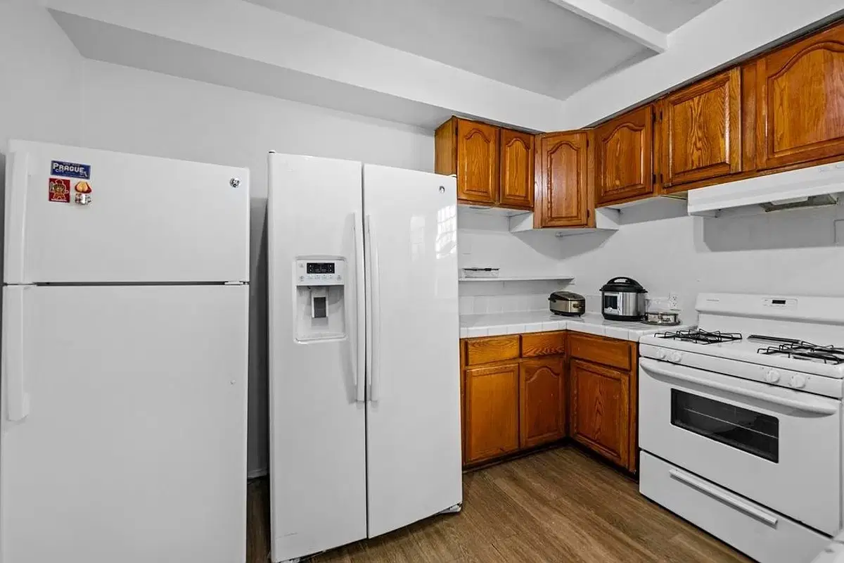 2335 Portland St, Los Angeles – Kitchen