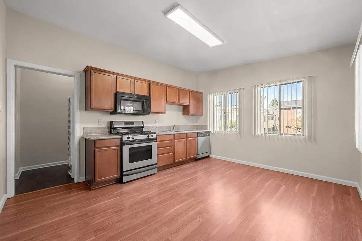 2356 Portland St, Los Angeles – Kitchen