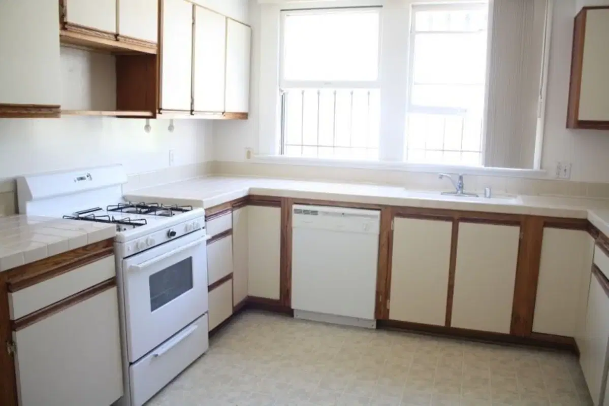 2646 Menlo Ave, Los Angeles – Kitchen