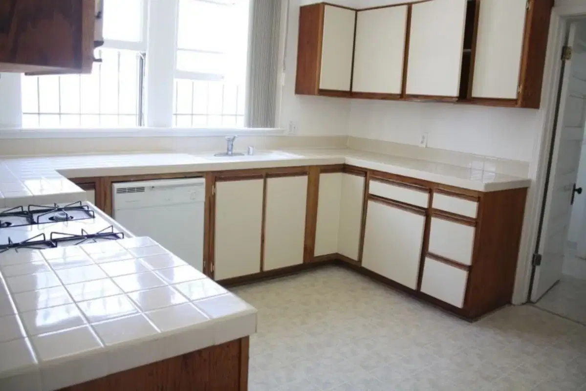 2646 Menlo Ave, Los Angeles – Kitchen