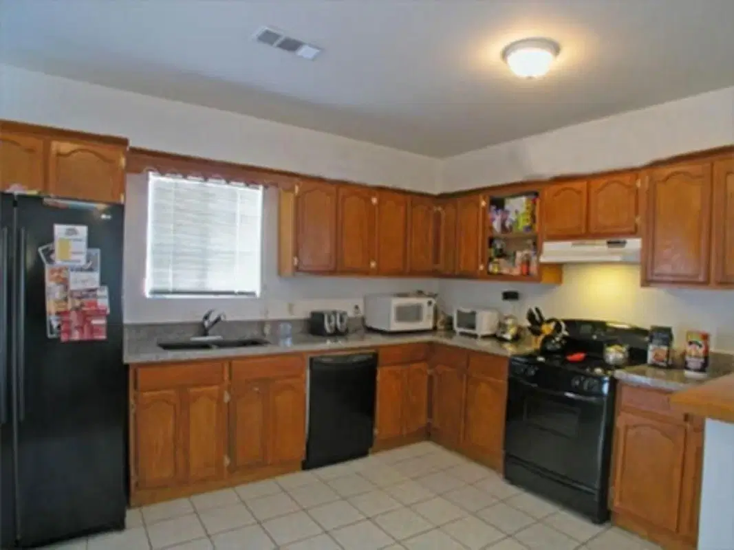 1293 W 36th St, Los Angeles – Kitchen
