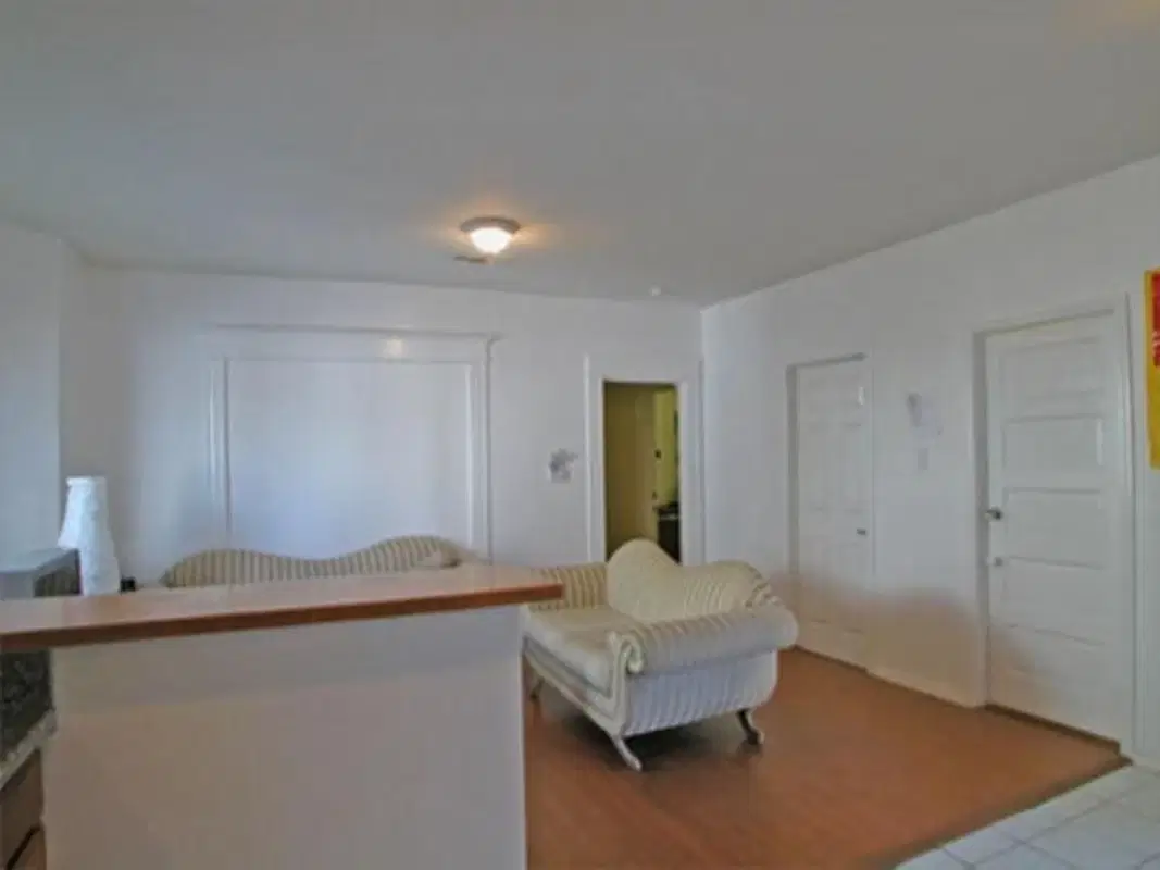 1293 W 36th St, Los Angeles – Common Area