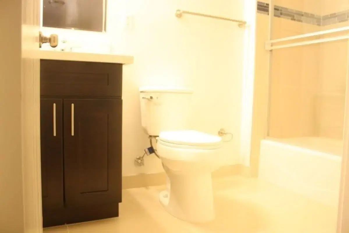 2647 Ellendale Pl, Los Angeles – Bathroom