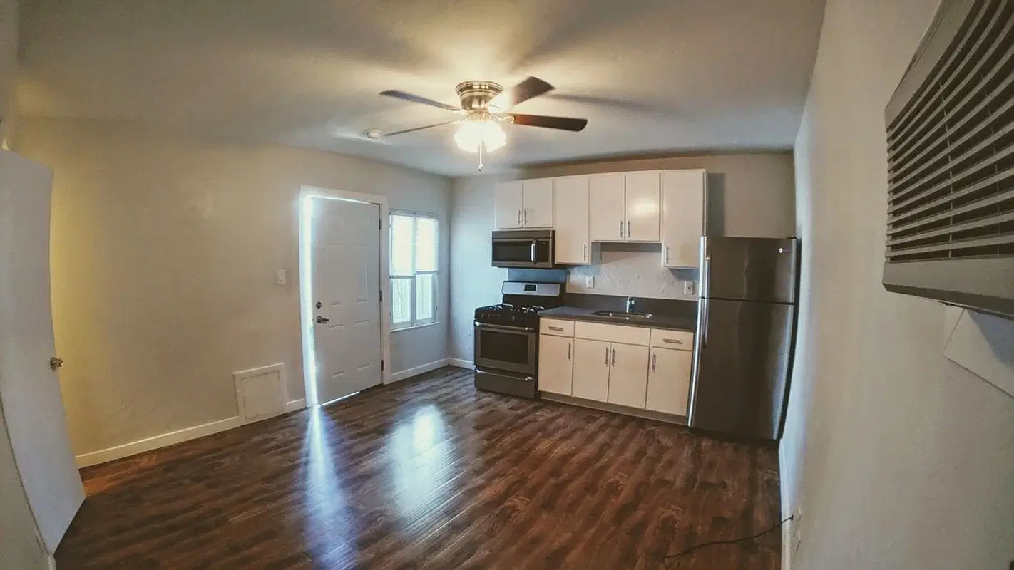 2639 Monmouth Ave, Los Angeles – Kitchen