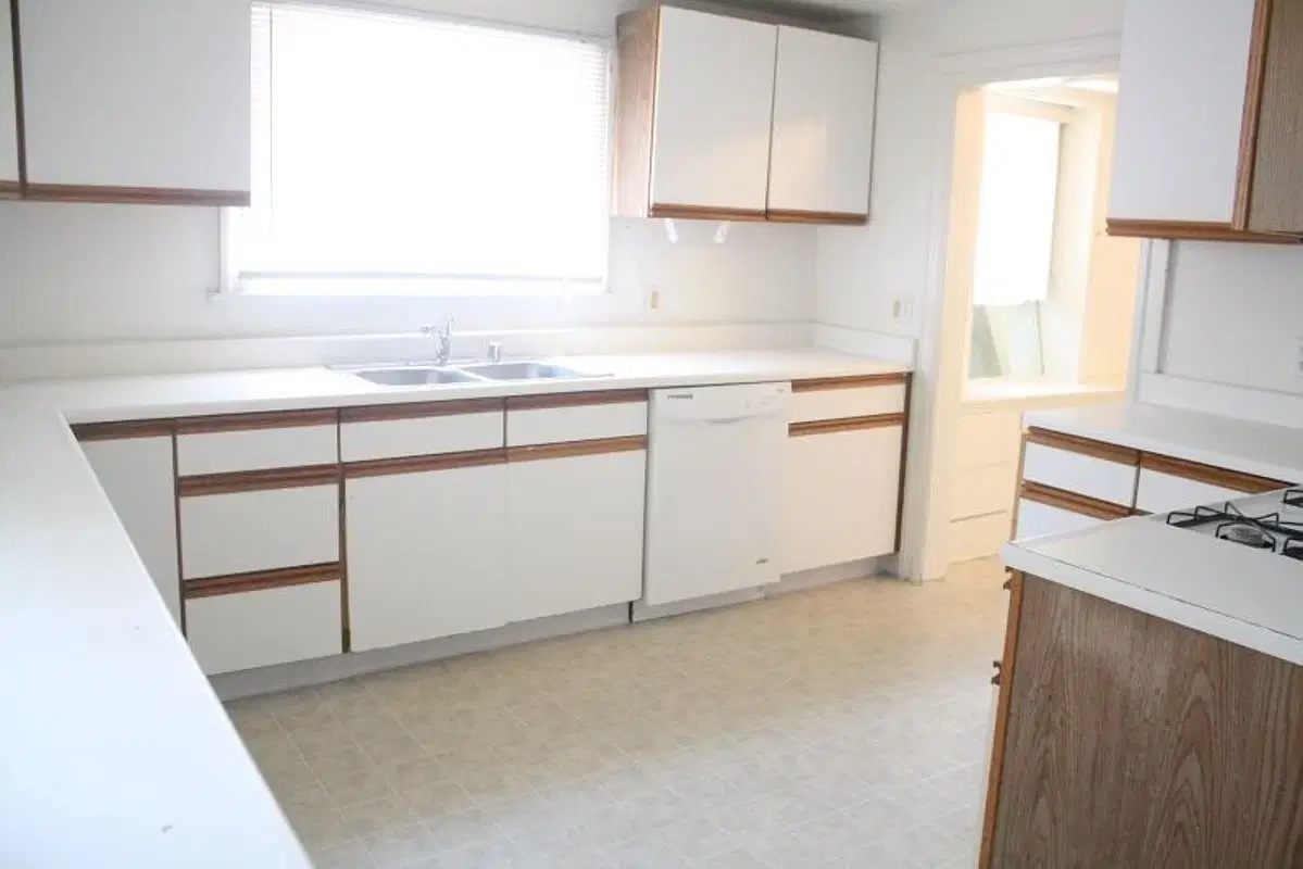 2640 Menlo Ave, Los Angeles – Kitchen
