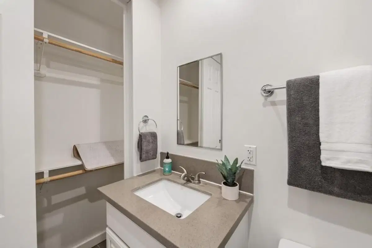2649 Ellendale Pl, Los Angeles – Bathroom