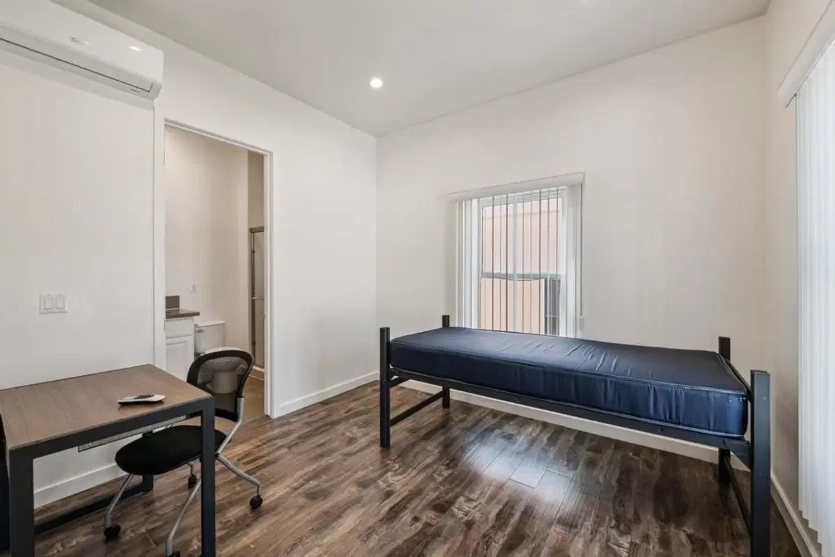 2649 Ellendale Pl, Los Angeles – Bedroom