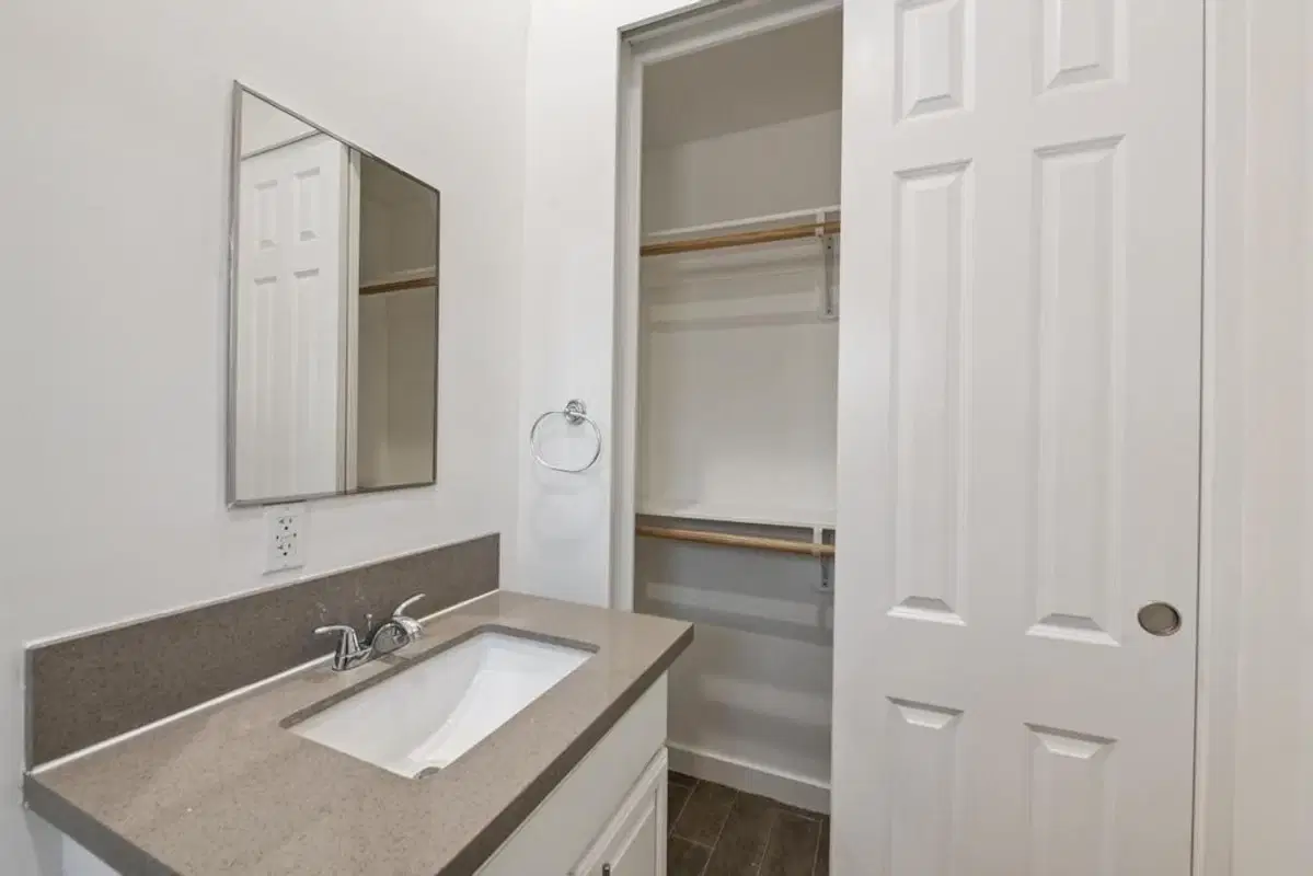 2649 Ellendale Pl, Los Angeles – Bathroom