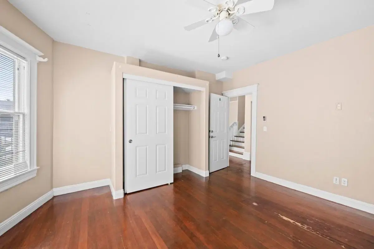 2660 Orchard Ave, Los Angeles – Room
