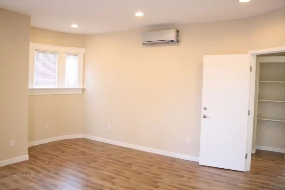 2833 Menlo Ave, Los Angeles