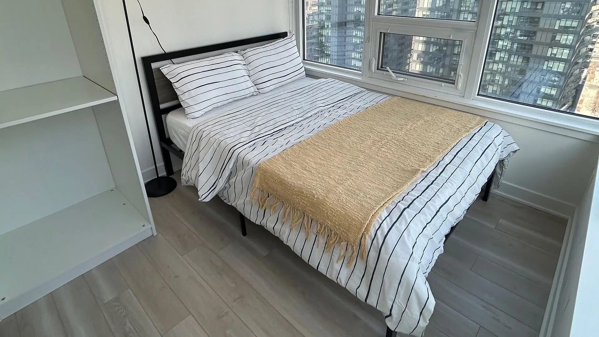 Liwinco The City Place, Toronto – Deluxe Basic | ON M5V 0N1 | 1648