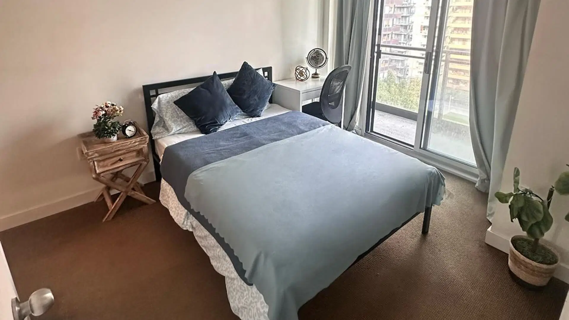 Liwinco The City Place, Toronto – Master Room & Private Bathroom | ON M5V 3Z5 | 2182