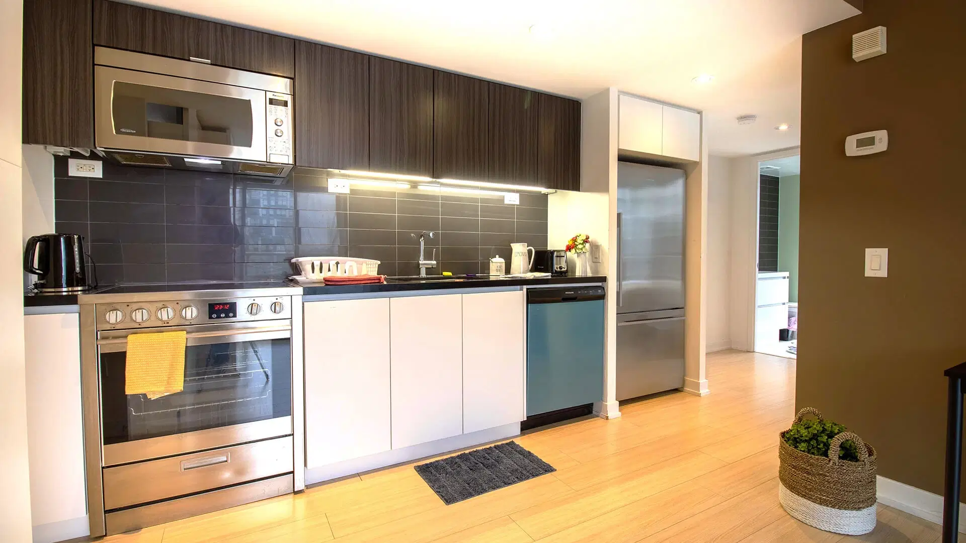 Liwinco The City Place, Toronto – Master Room & Private Bathroom | ON M5V 0J9 | 2226