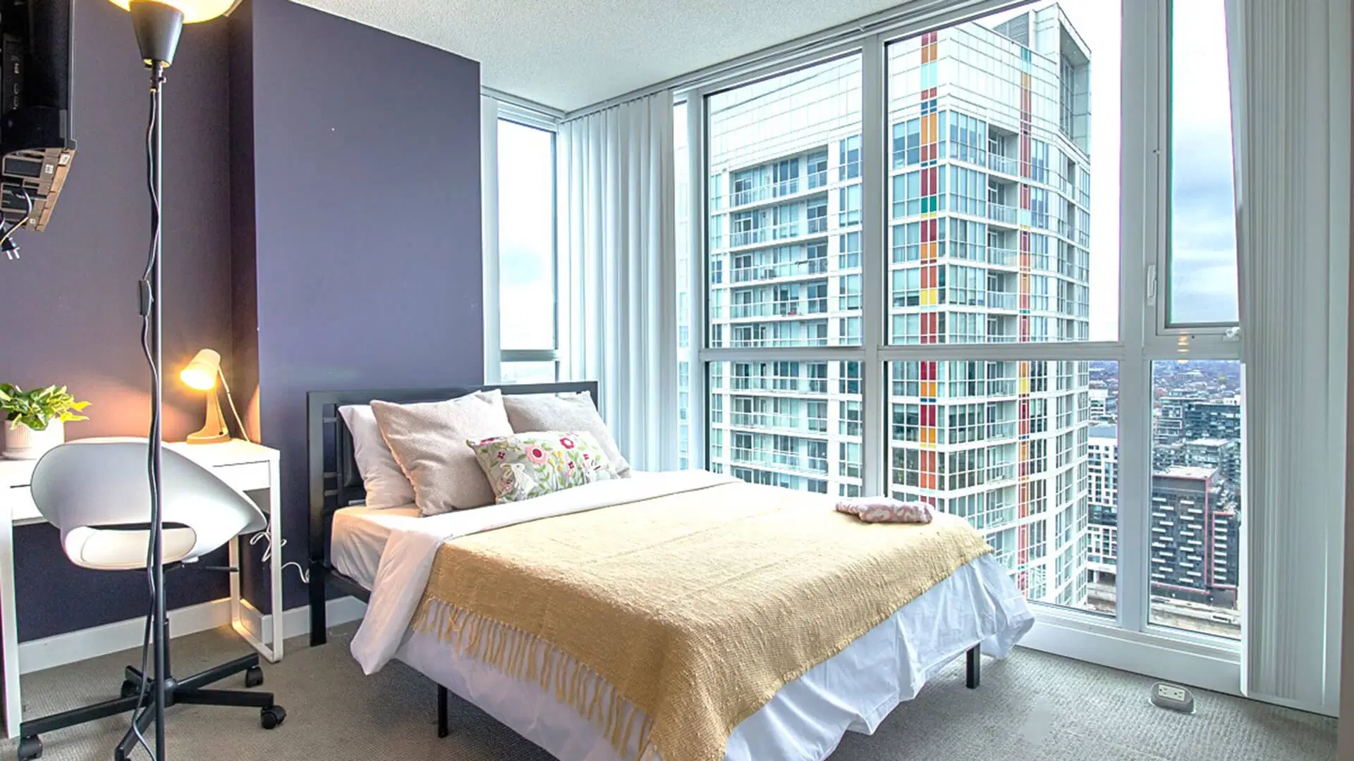 Liwinco The City Place, Toronto – Deluxe Room | ON M5V 0J9 | 2227