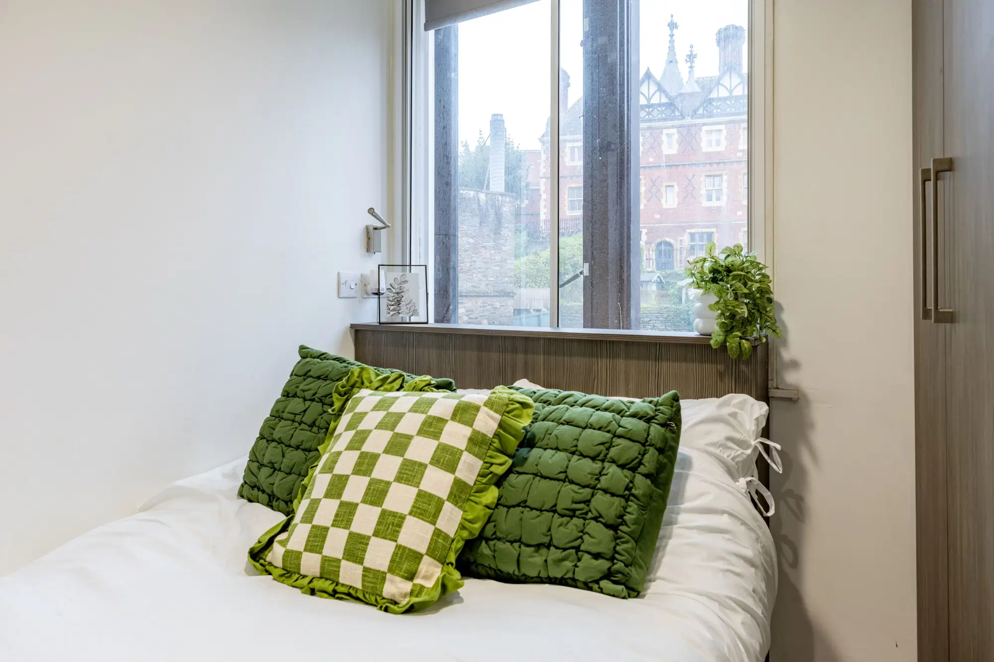Centre Gate, Bristol – Classic 2 Bed Apartment