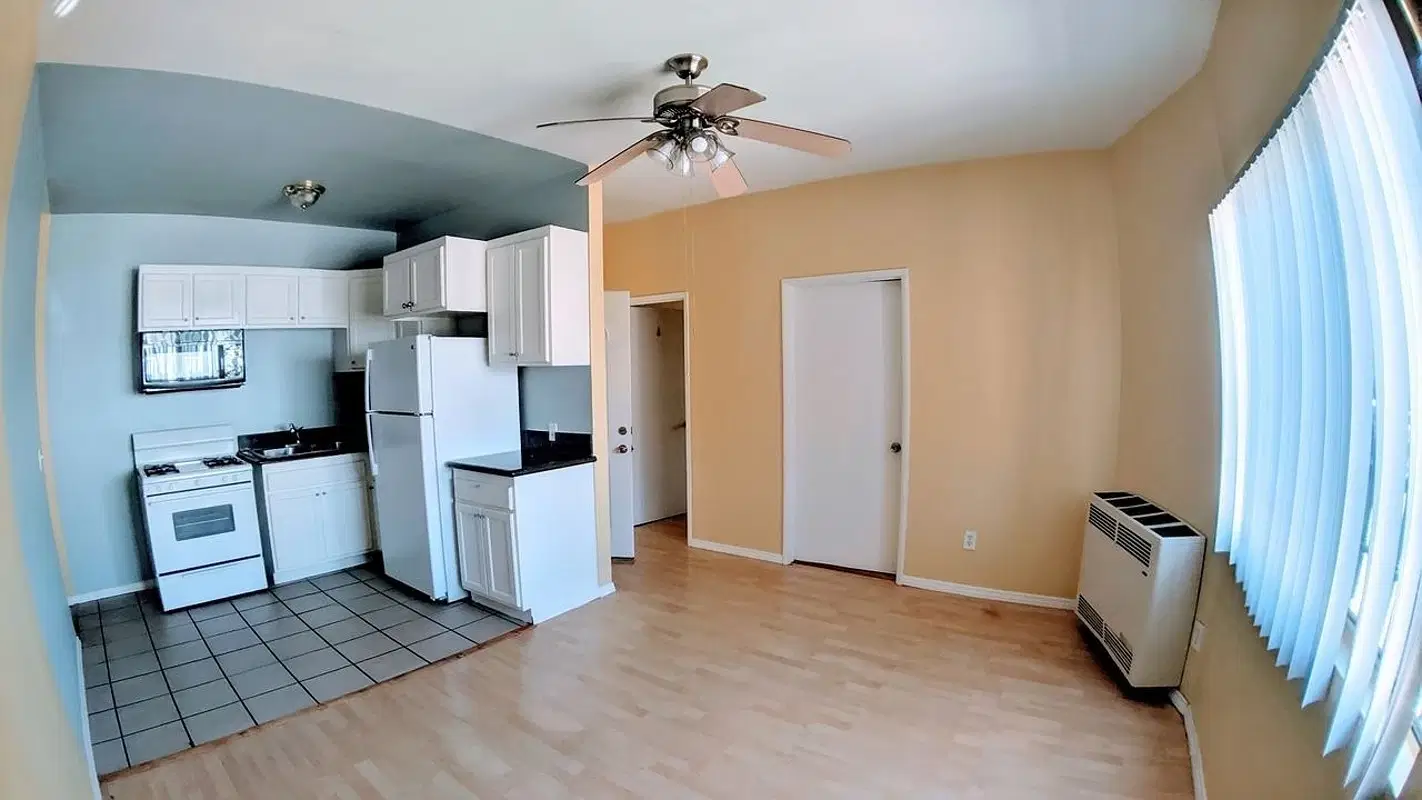 3416 Walton Ave, Los Angeles – Kitchen