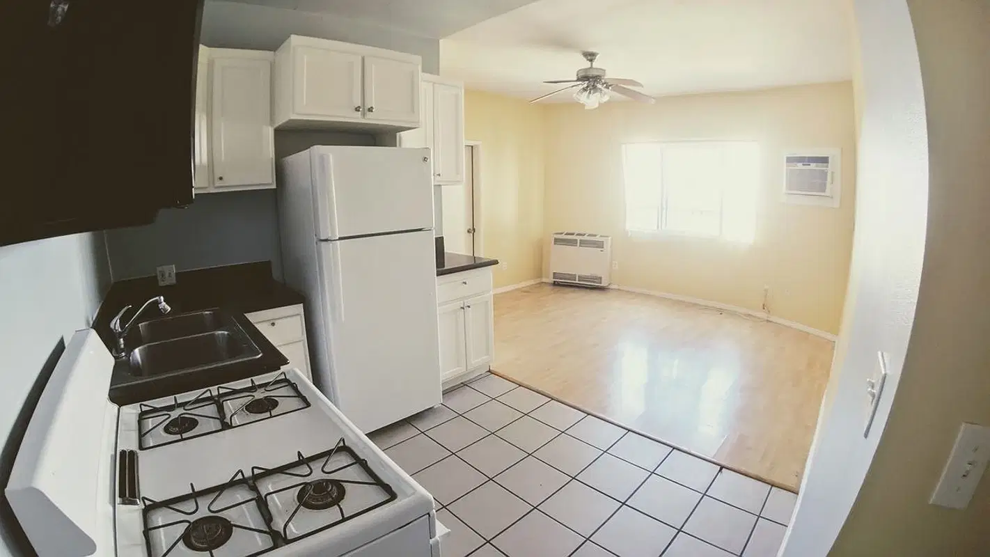 3416 Walton Ave, Los Angeles – Kitchen