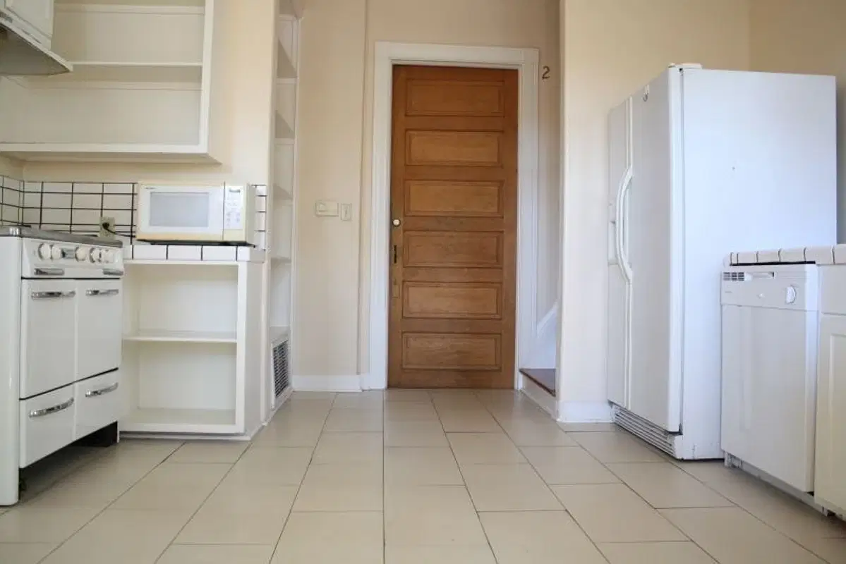 956 W 23rd St, Los Angeles – Kitchen