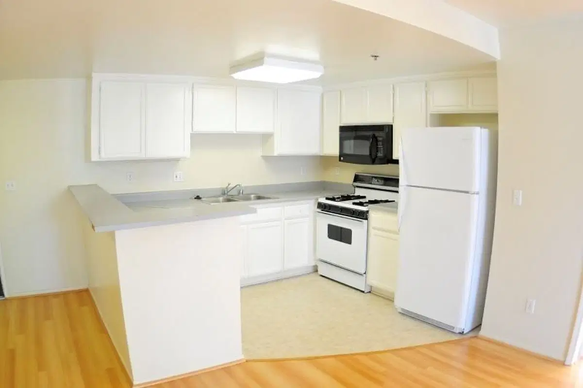 Providence, Los Angeles – Kitchen