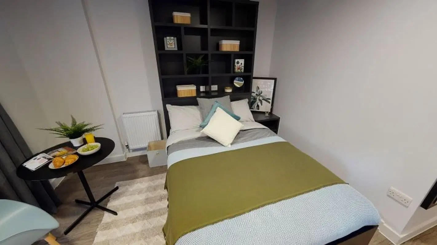 iQ Shoreditch, London – Platinum Studio Acc