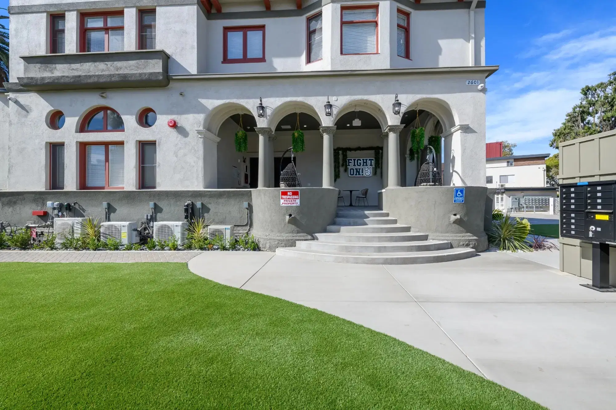 Hoover Square, Los Angeles – Exterior