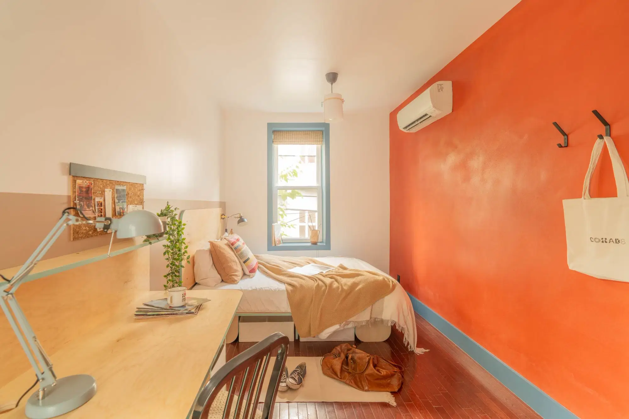 Crown 1362, New York – Essential Room in 9 Bed 4 Bath (Unit 2)