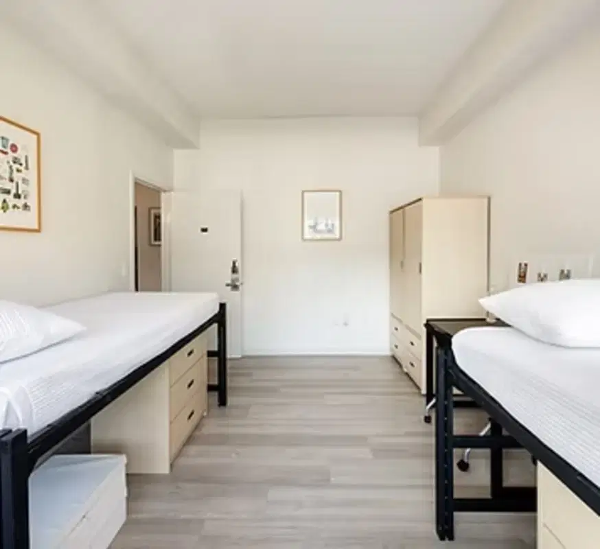 Chelsea, New York – Double in a 3 Room Unit + Bath