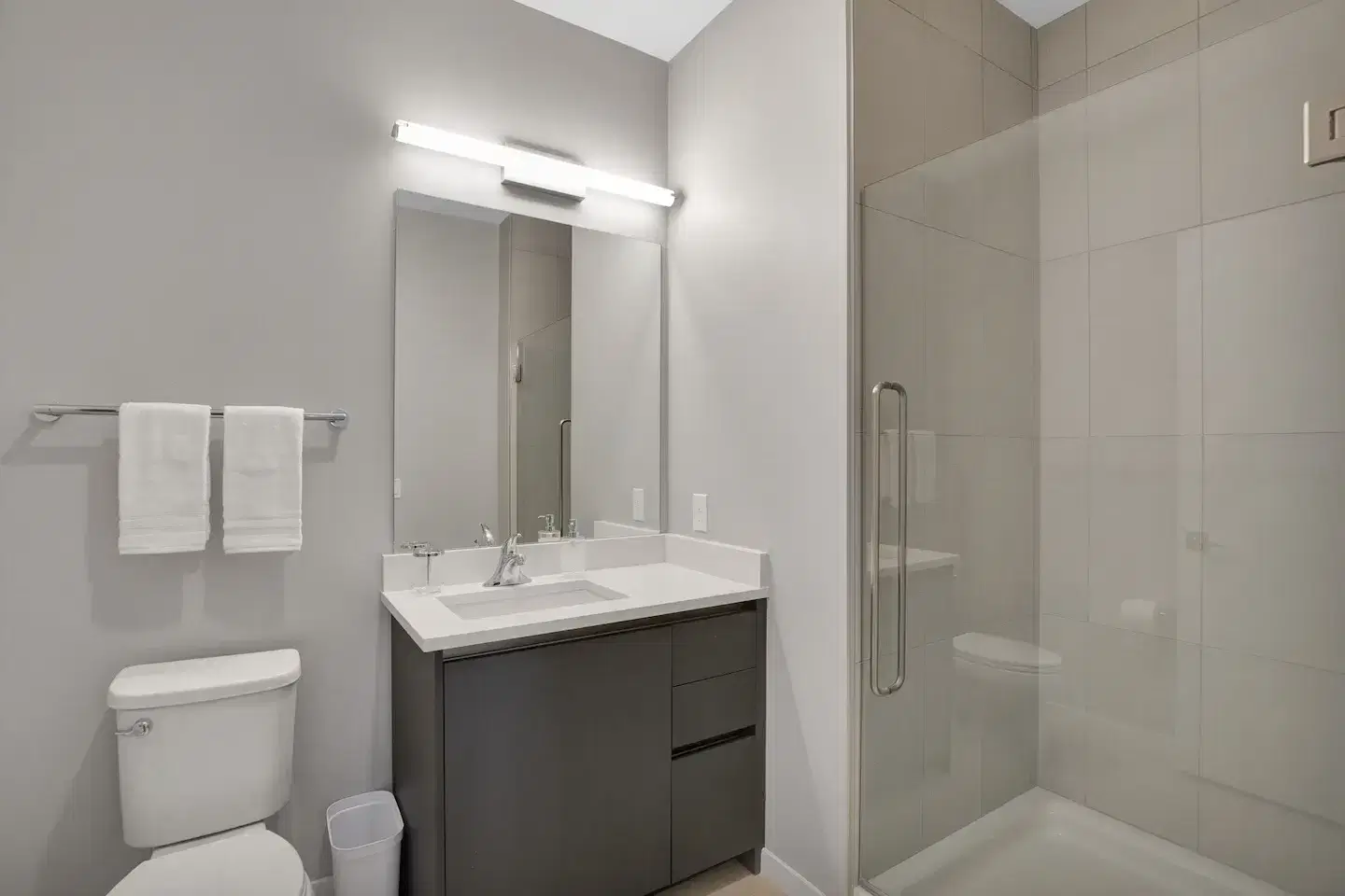 The Abbot, East Lansing – Bathroom