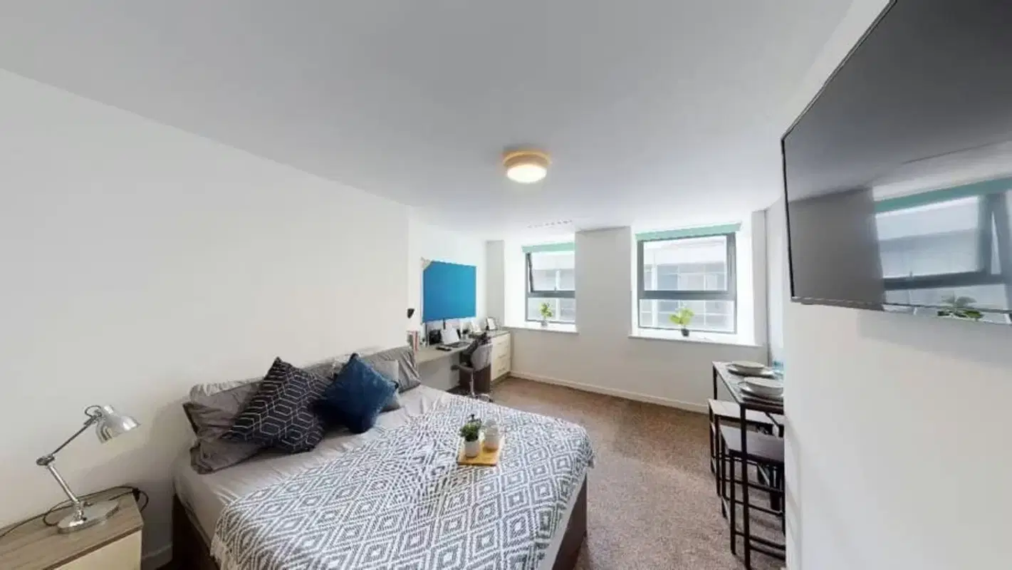 Minerva House, Nottingham – Premium Studio - Single