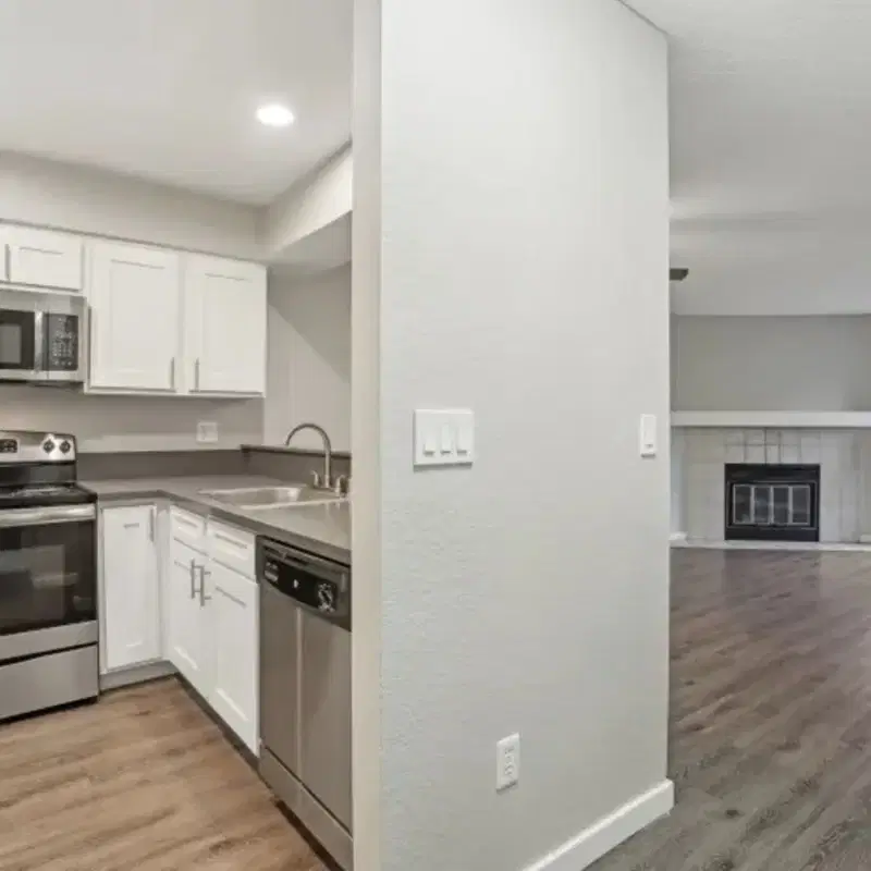 Ellington Apartments, Davis – Kitchen
