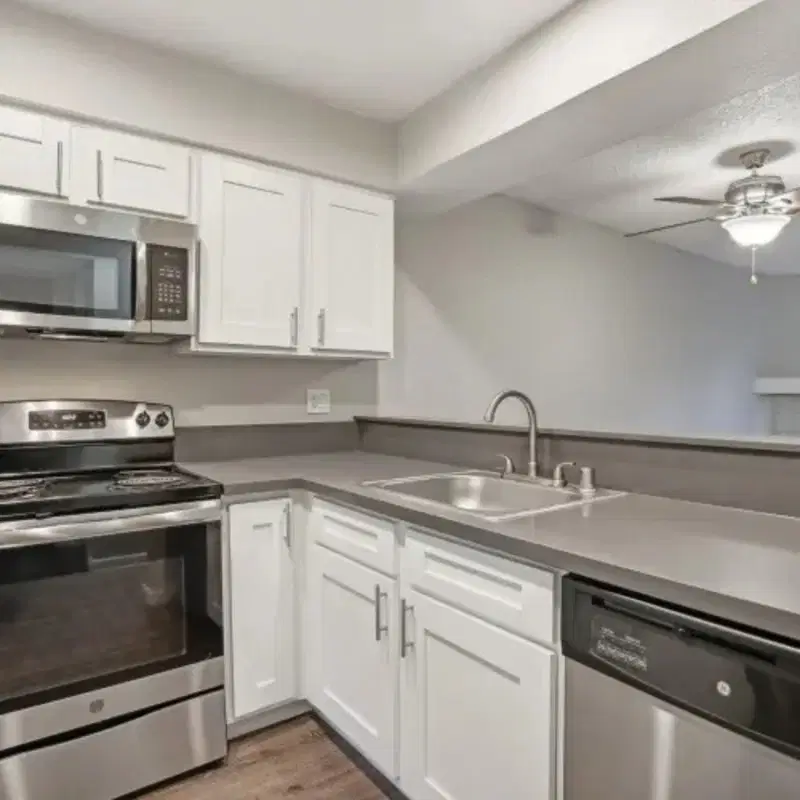 Ellington Apartments, Davis – Kitchen