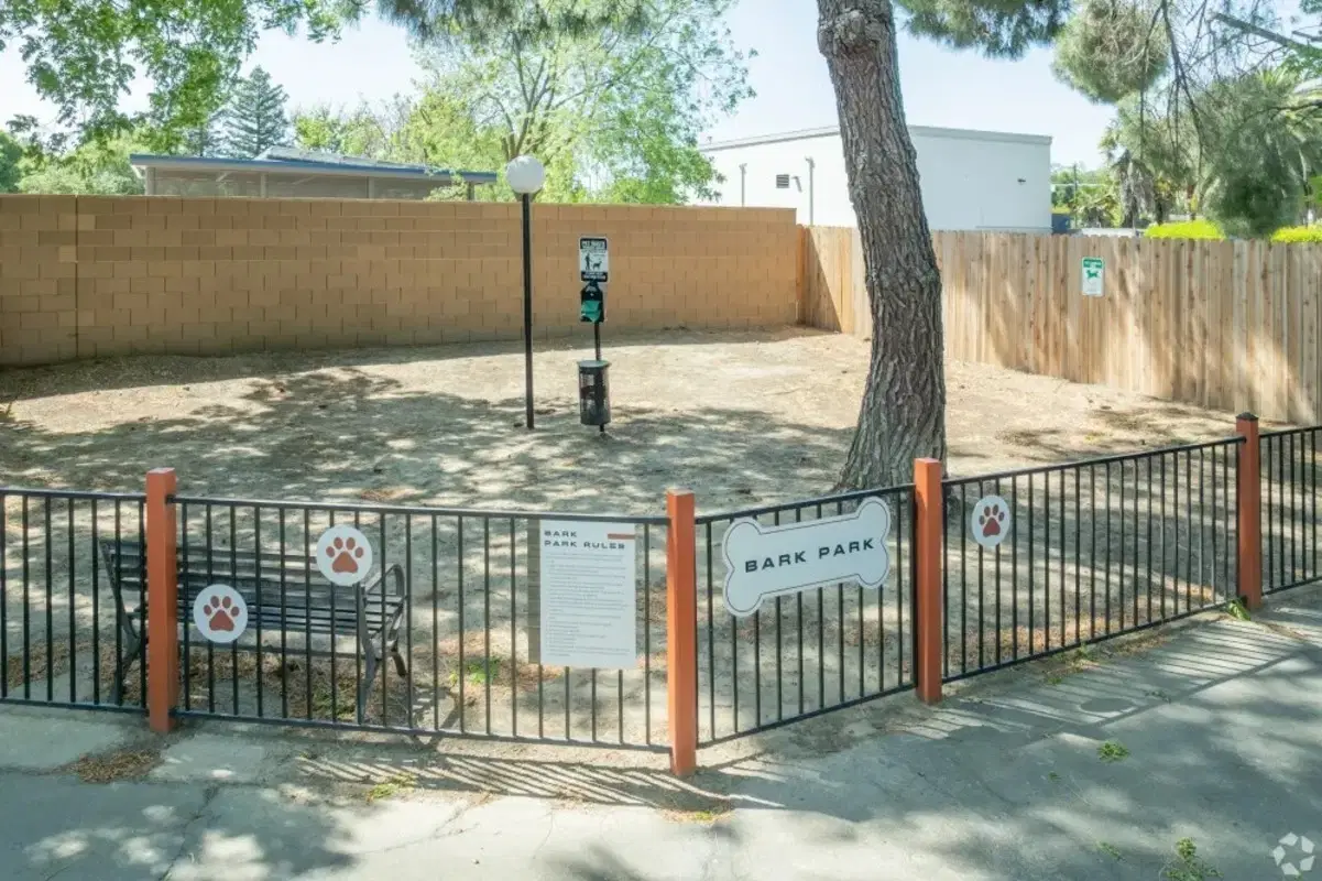 El Macero Apartments, Davis – Exterior