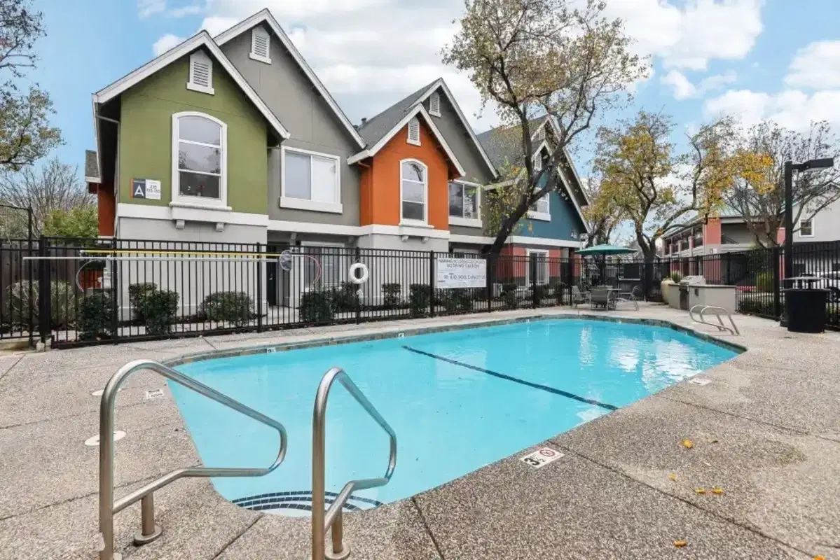 Oakshade Commons, Davis – Amenities