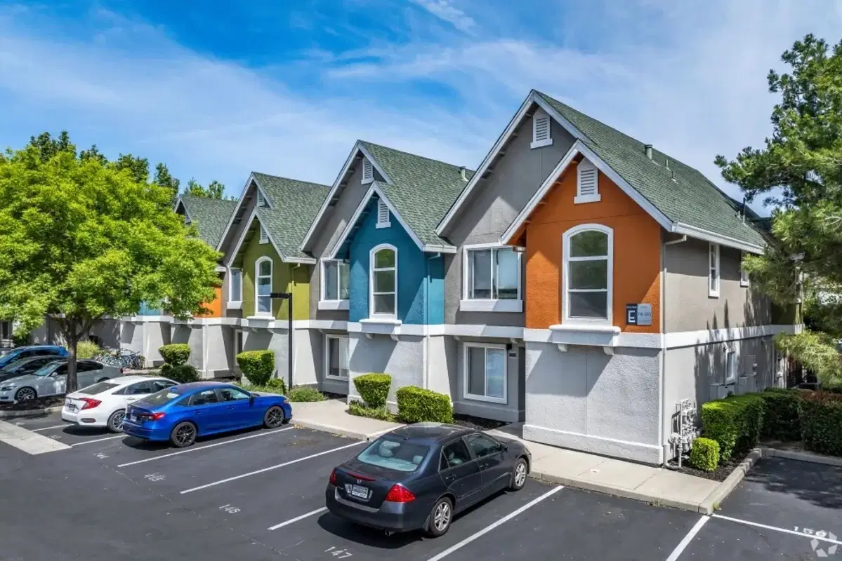 Oakshade Commons, Davis – Exterior