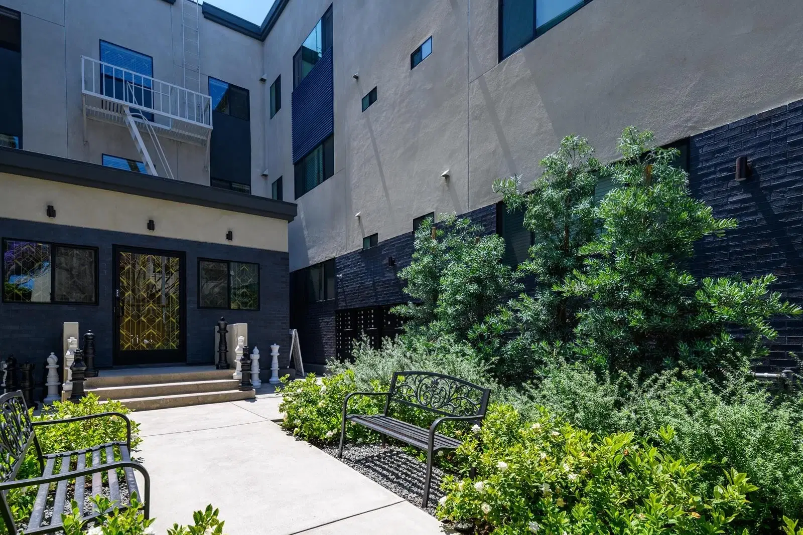 The Series The Royal, Los Angeles – Exterior