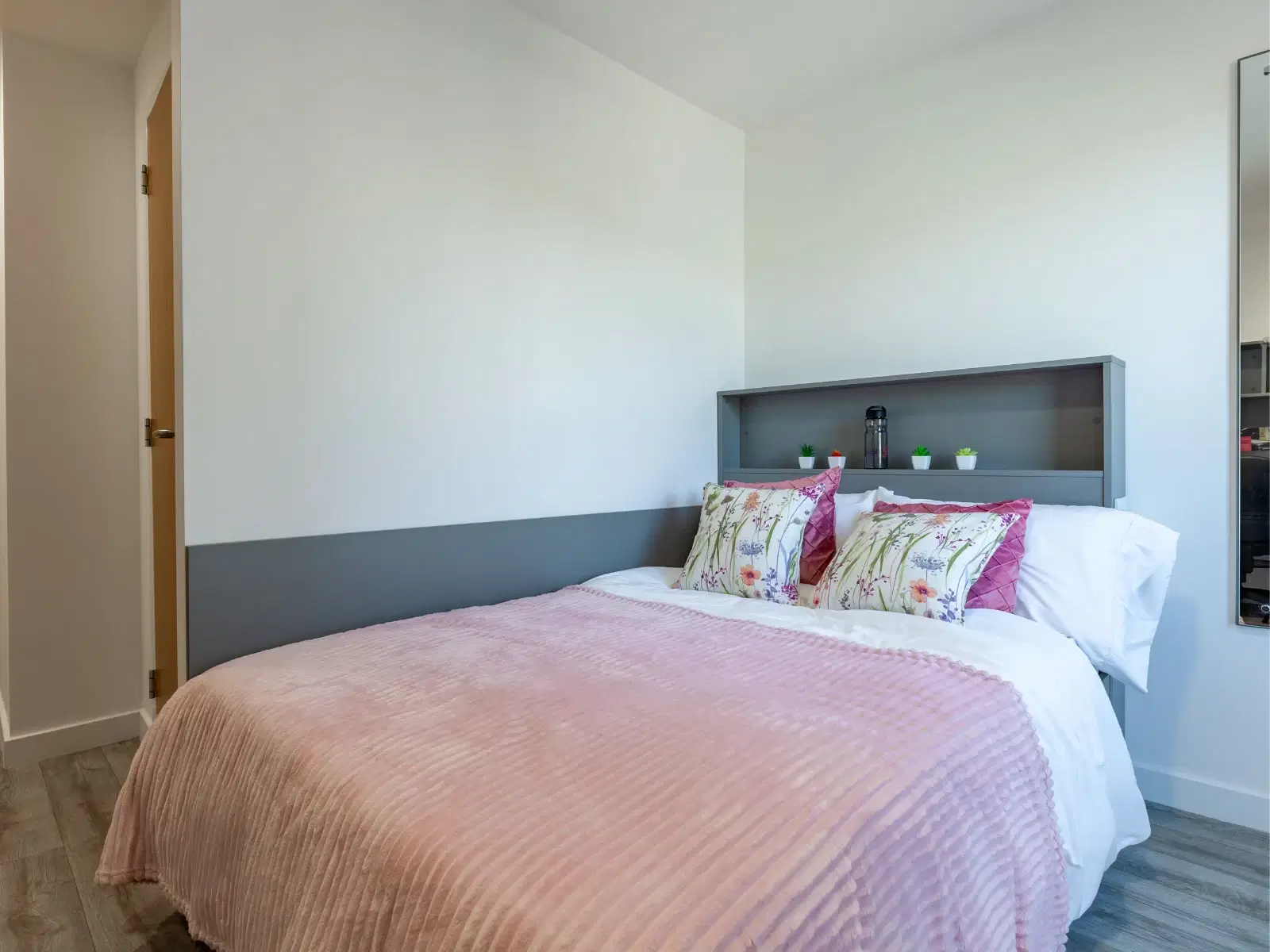 Oldway Centre, Swansea – Standard En Suite