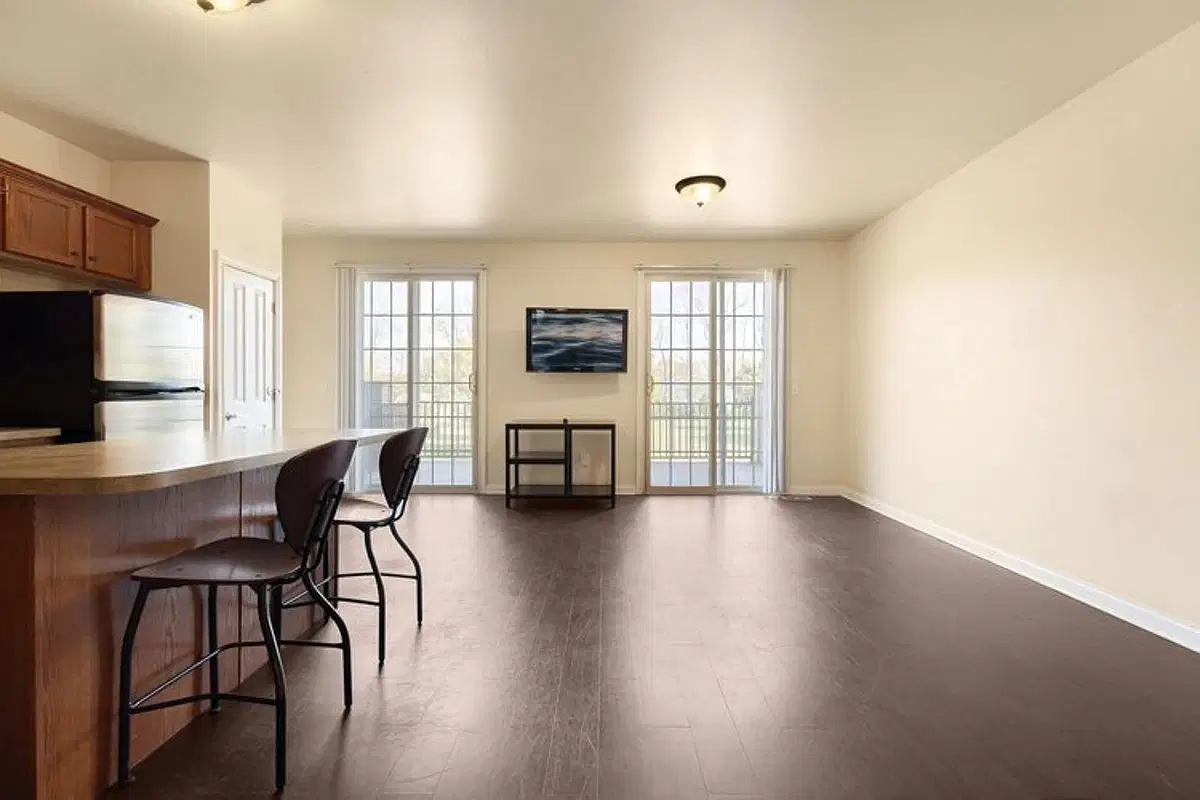 Irish Row, South Bend – Amenities