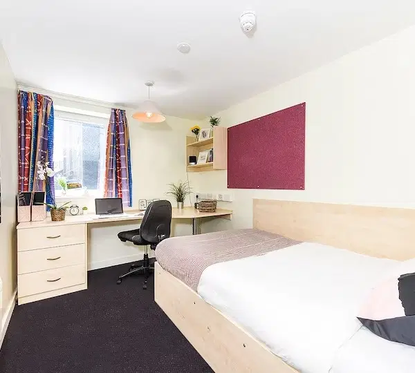 Portsburgh Court, Edinburgh – Ensuite Gold