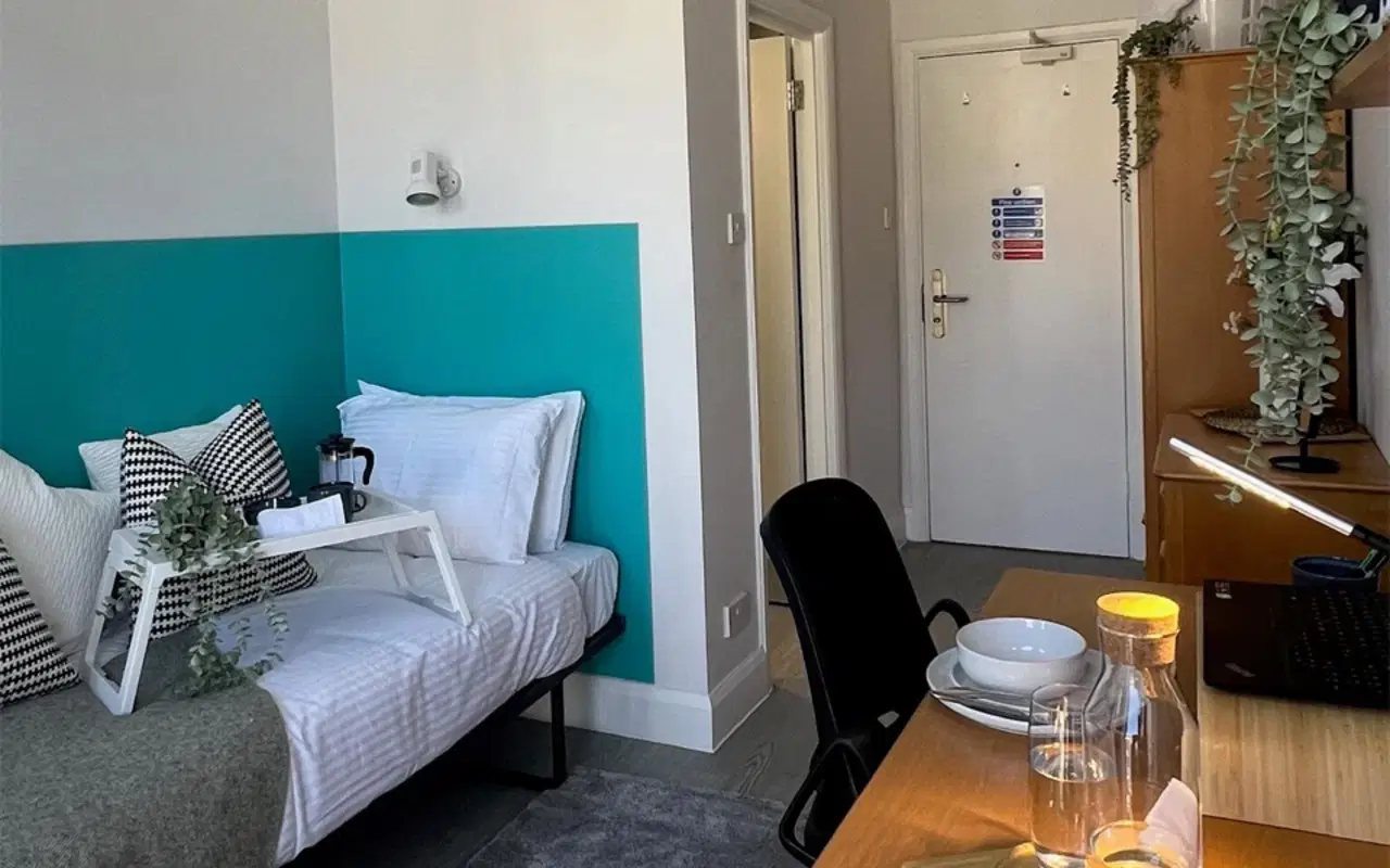 LST Ivy Halls, London – Ensuite